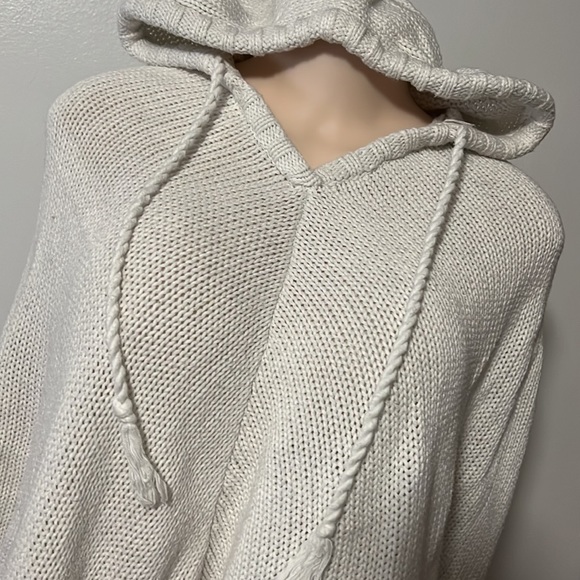 27 Miles Malibu-Cream Pullover Hooded Knit Poncho with Fringe - Picture 3 of 8